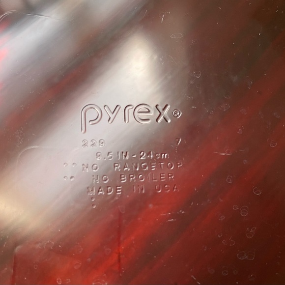 Pyrex Cranberry Scalloped 9.5” Pie Dish #229 - Picture 8 of 8